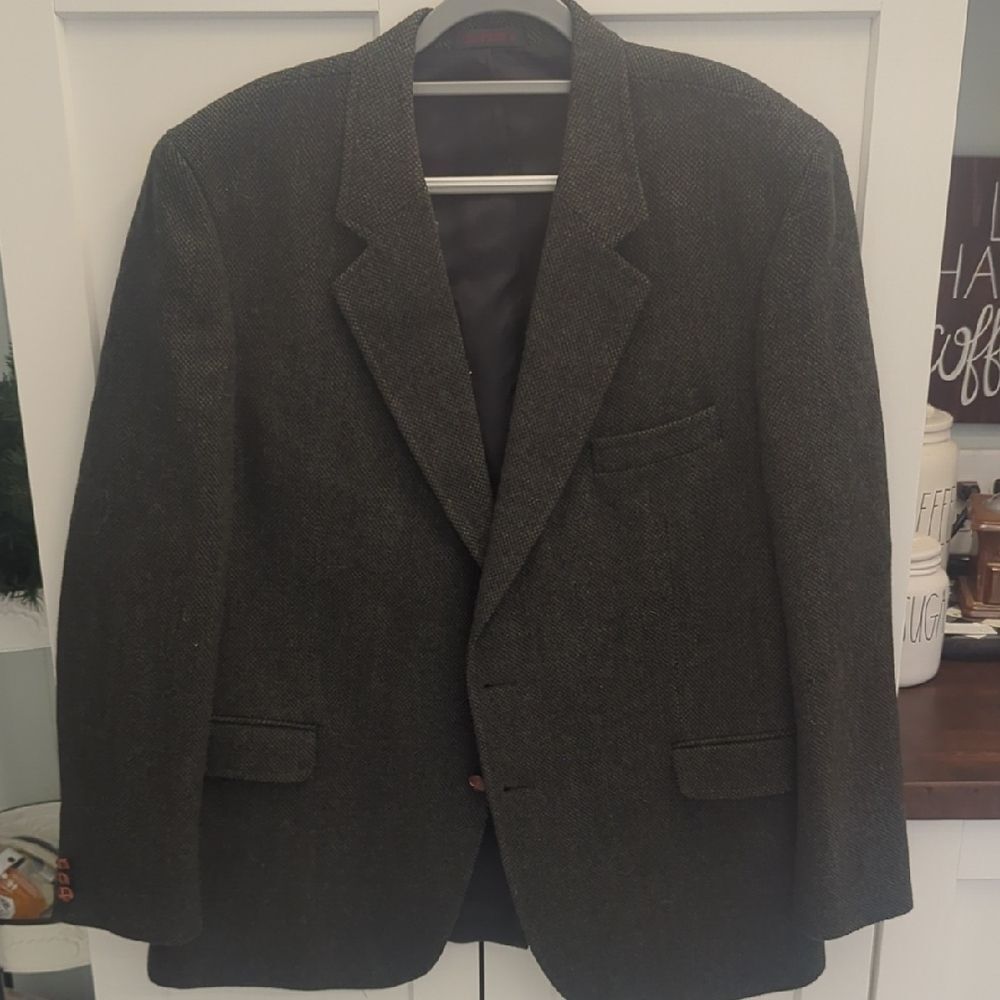 Green Sport Coat with Classic Style and Structured Appearance